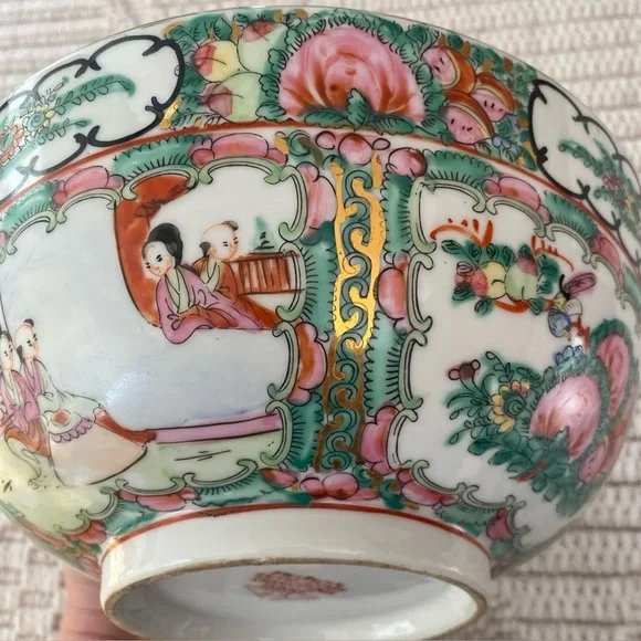 Late 20th century Rose Medallion large bowl, 9” across, Made in Japan/Hong Kong - Picture 16 of 16